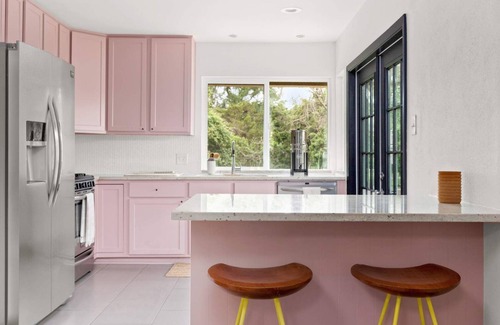 East Congress House | Upstay Stunning 3BR Family Home—Garden & Fireplace