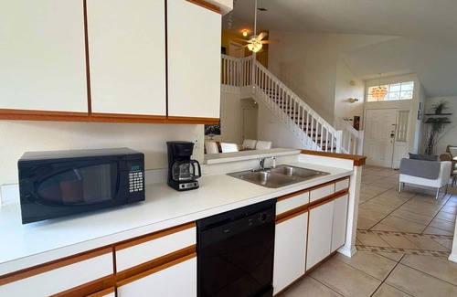 Chatham Park House | Upstay Stylish 3BR Family-friendly Retreat w Patio