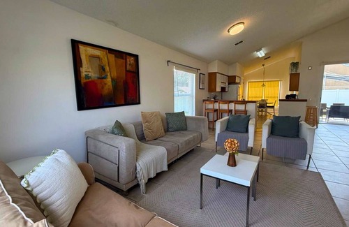 Chatham Park House | Upstay Stylish 3BR Family-friendly Retreat w Patio