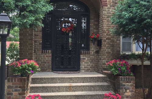 Ecco Apartment | Uptown 3BR steps to Lake Calhoun, near Downtown&Mall of America, Garden Patio!