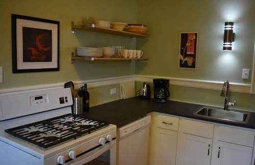 Ecco Apartment | Uptown 4BR steps to Lake Calhoun, near Downtown&Mall of America, Garden Patio!
