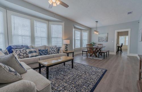 Galveston House | Uptown Cottage Newly Updated Home Near the Strand Galveston Harbor and UTMB