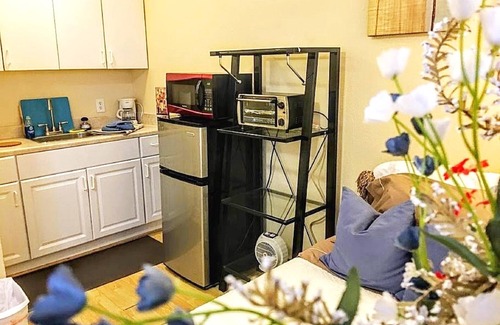 Knox - Henderson Apartment | Uptown Dallas - Comfy Studio #8, WiFi, Parking, Near Restaurants & Shops & Safe