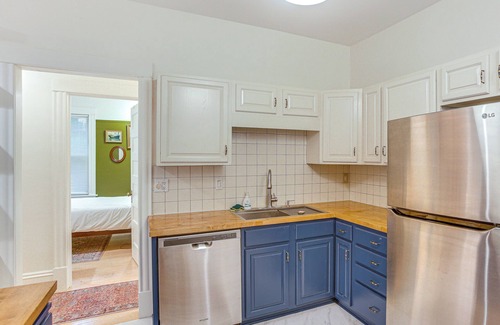 Lowry Hill East Apartment | Uptown Minneapolis Home: Walk to Lakes!