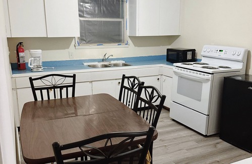 Estevan Hotel | Uptown Motel
