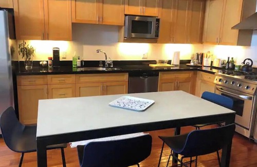 Lakeside Condo | "Uptown Oakland Penthouse"