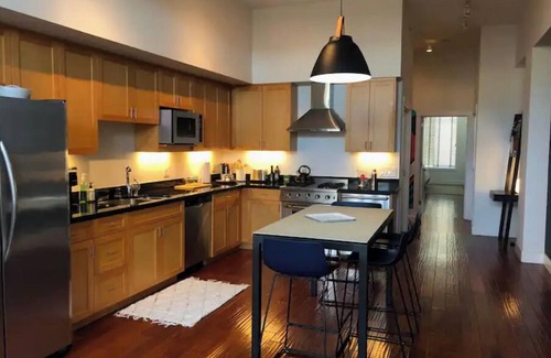 Lakeside Condo | "Uptown Oakland Penthouse"