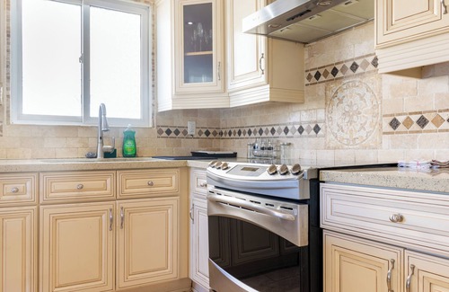 Fletchers Creek South House | Uptown Oasis Home near Pearson Airport