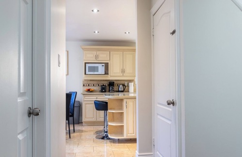 Fletchers Creek South House | Uptown Oasis Home near Pearson Airport