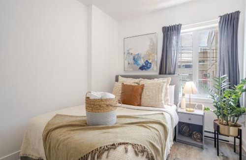 Downtown Montreal Apartment | Urban 1BDR Apartment on Bishop -MTL Live Spot