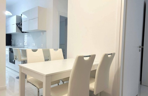 Platia Viktorias Apartment | Urban 2 Bd Apt in Athens