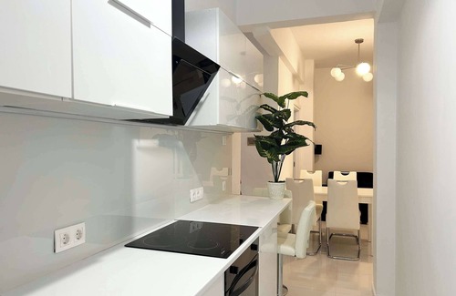 Platia Viktorias Apartment | Urban 2 Bd Apt in Athens
