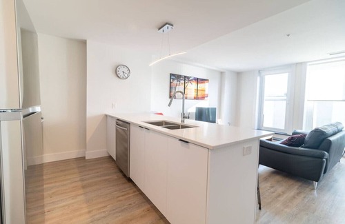 North End Apartment | Urban 2BR Apt with GYM near Dalhousie University