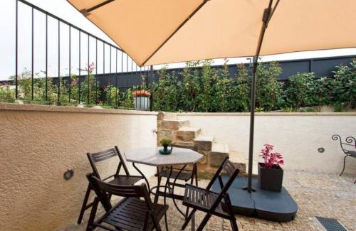 Santa Marinha Apartment | Urban Cabin