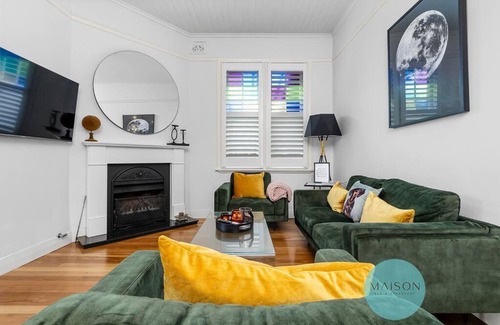 Wickham House | 'Urban Chic on Grey' - 3 Bedroom Retreat in Wickham