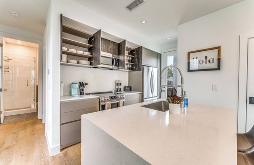MLK House | Urban & Clean in East Austin, Long Stays-New Build