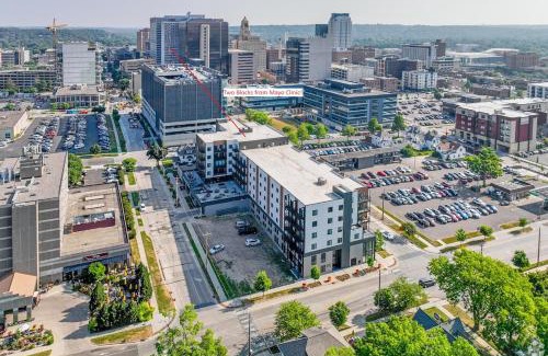 Historic Southwest Apartment | Urban Comfort close to Mayo free parking