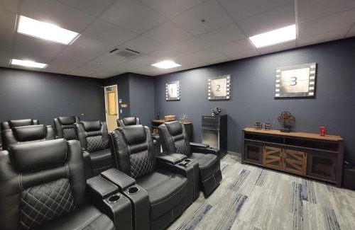 Historic Southwest Apartment | Urban Comfort close to Mayo free parking