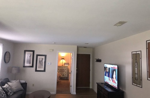 Washington Apartment | Urban comfort just remodeled! Located downtown Washington