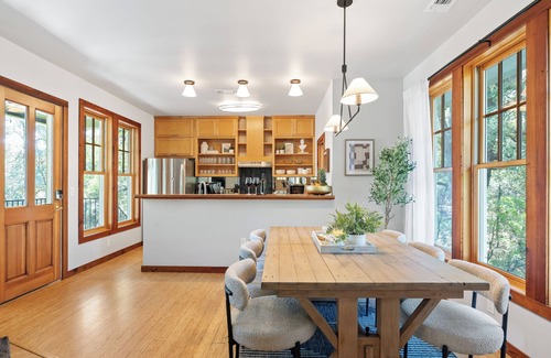 Travis Heights House | Urban Cowboy Villas - Heart of 704