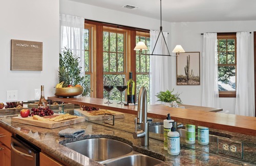 Travis Heights House | Urban Cowboy Villas - Heart of 704