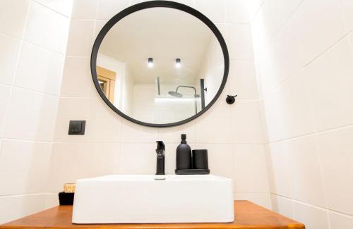 Xanthi Apartment | Urban Downtown Suite Xanthi Two Bedrooms Meno Homes 4