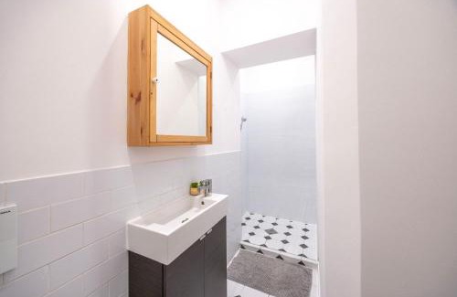 Terezvaros Apartment | Urban Ease n' Simple Comfort in the City Core