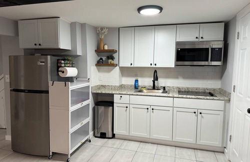Westwood House | Urban Escape: Cozy 1BR in Cheviot, Near Shopping