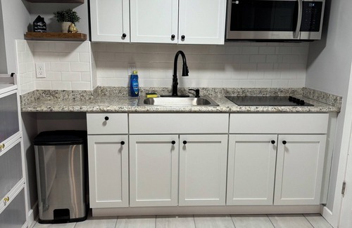 Westwood House | Urban Escape: Cozy 1BR in Cheviot, Near Shopping