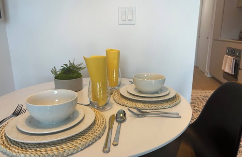 Griffintown Apartment | Urban Executive Studio 30+ days Griffintown