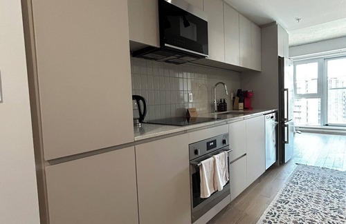 Griffintown Apartment | Urban Executive Studio 30+ days Griffintown