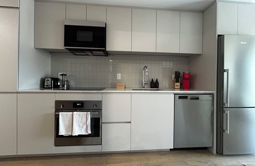 Griffintown Apartment | Urban Executive Studio 30+ days Griffintown