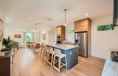 Georgetown House | Urban Farmhouse. New, Heated pool, Walk to Square
