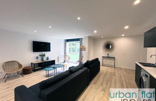 Amerique Apartment | Urban Flat 182 - Spacious 4 Bedroom Flat in Paris