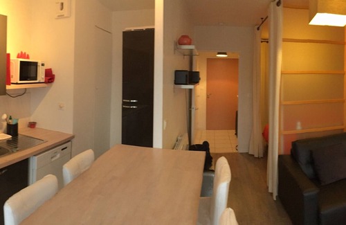 Waldeck-Sully Apartment | Urban gite + private parking - near SNCF/castle/cathedral +wifi