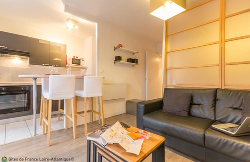 Waldeck-Sully Apartment | Urban gite + private parking - near SNCF/castle/cathedral +wifi