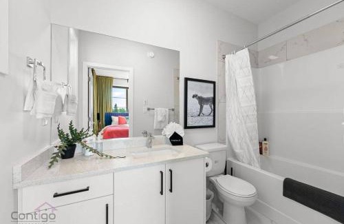 Jasper Place House | Urban Jungle Getaway, AirCon, 10min to DT & WEM!