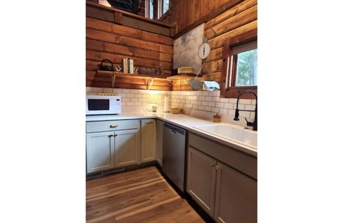 Greenville - Spartanburg Cabin | Urban Log Cabin Near Downtown Greenville