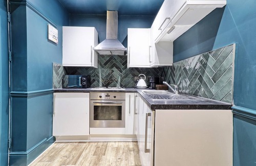 Southend-on-Sea Apartment | Urban Lux - Modern One-Bedroom Flat Sleeps 4 in Southend-On-Sea - Southend Stays