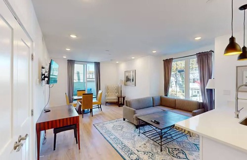 Manor Park Apartment | Urban Lux Unit