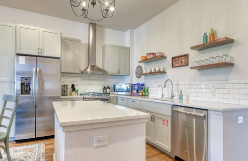 Tobin Hill House | Urban Modern Pearl Group Rental - Sleeps 20