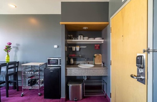 Dartmouth Apartment | Urban Nest, 1-BDRM Apt with AC