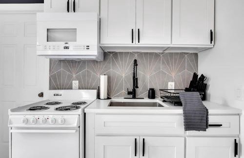 Seward Place Apartment | Urban Nest #4 Chic studio central to downtown