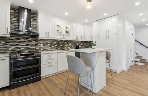 East Credit House | Urban Nest Home 4bed 4bath | Parking | Baby Crib