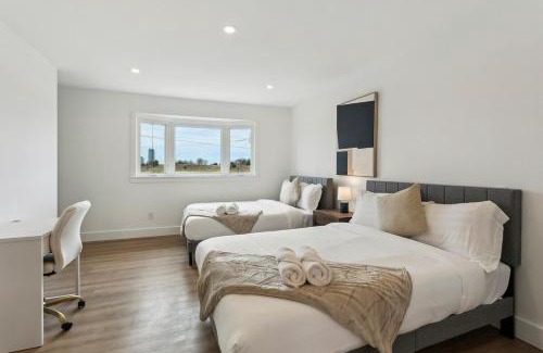 East Credit House | Urban Nest Home 4bed 4bath Parking Baby Crib