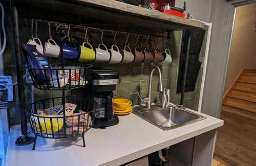 Cornwall Apartment | Urban Oasis: 4BR Rooftop Retreat With Hot Tubnn