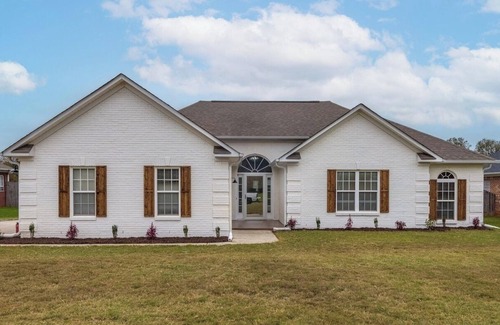 Huntsville House | Urban Oasis - charming, centrally located home for visiting all of Huntsville!