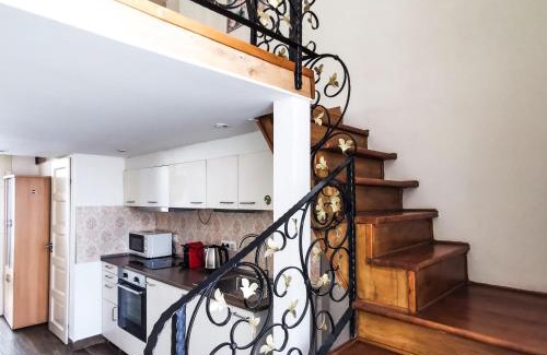 Palace District Apartment | Urban Oasis close to the area of Universities