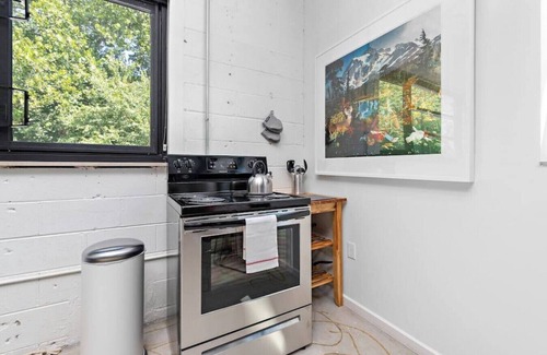 Midtown - Westport Apartment | ★Urban Oasis★King BD★6min↣KU Med Cente★