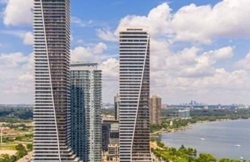 Humber Bay Apartment | Urban Oasis Minutes from Downtown Toronto